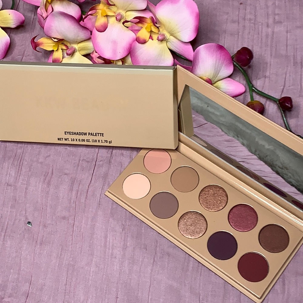 SOLD OUT - ✨ HOST PICK ✨ KKW classic blossom eyeshadow palette - Picture 4 of 8